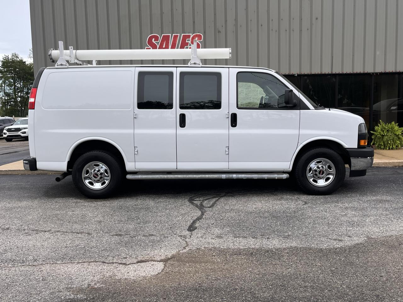 GMC Savana Cargo Van RWD 2500 135" 2018