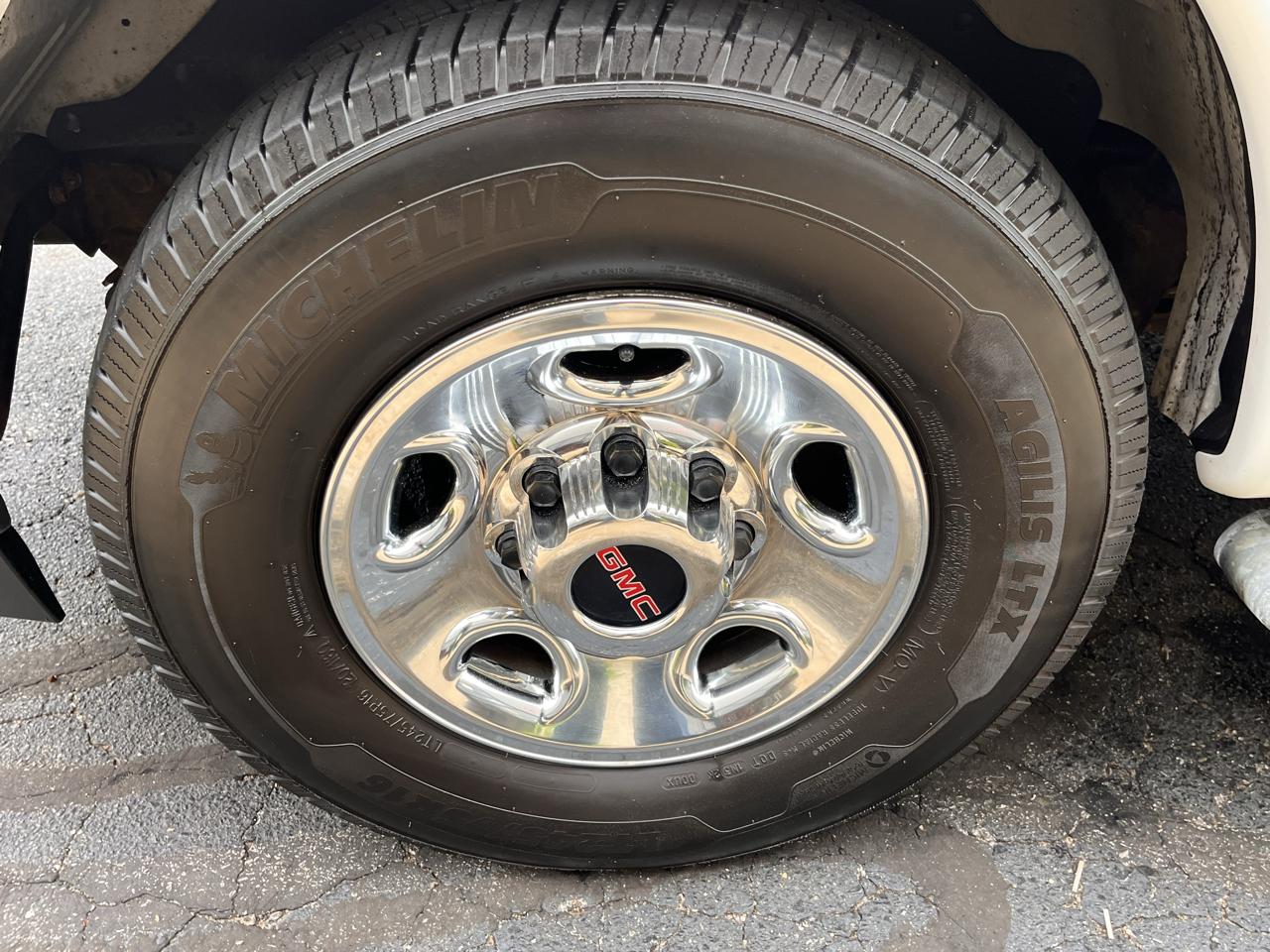 GMC Savana Cargo Van RWD 2500 135" 2018