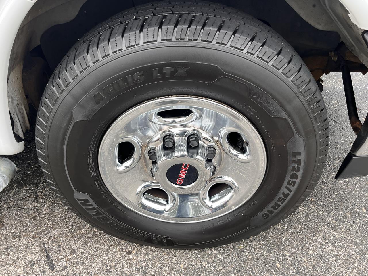 GMC Savana Cargo Van RWD 2500 135" 2018
