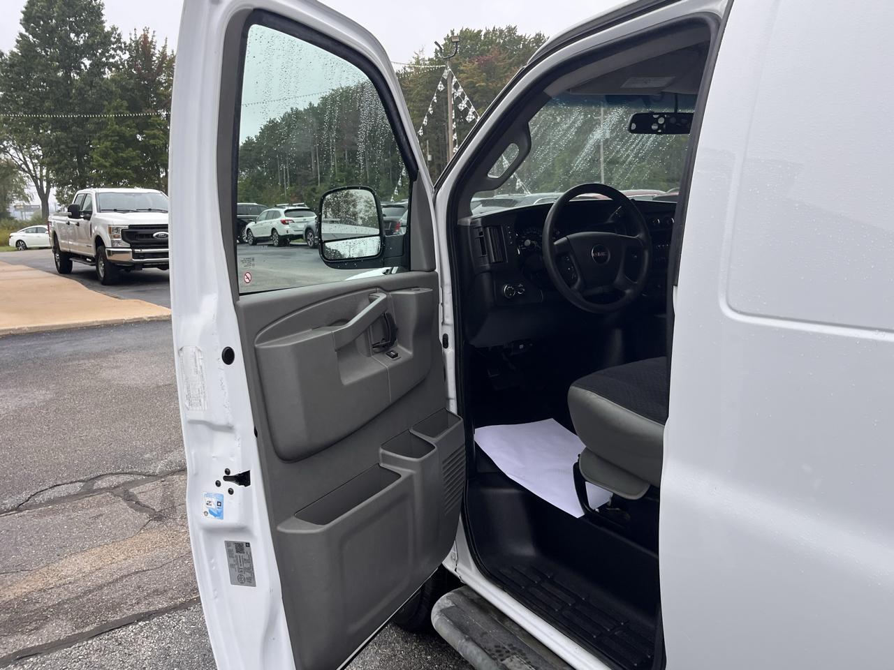 GMC Savana Cargo Van RWD 2500 135" 2018