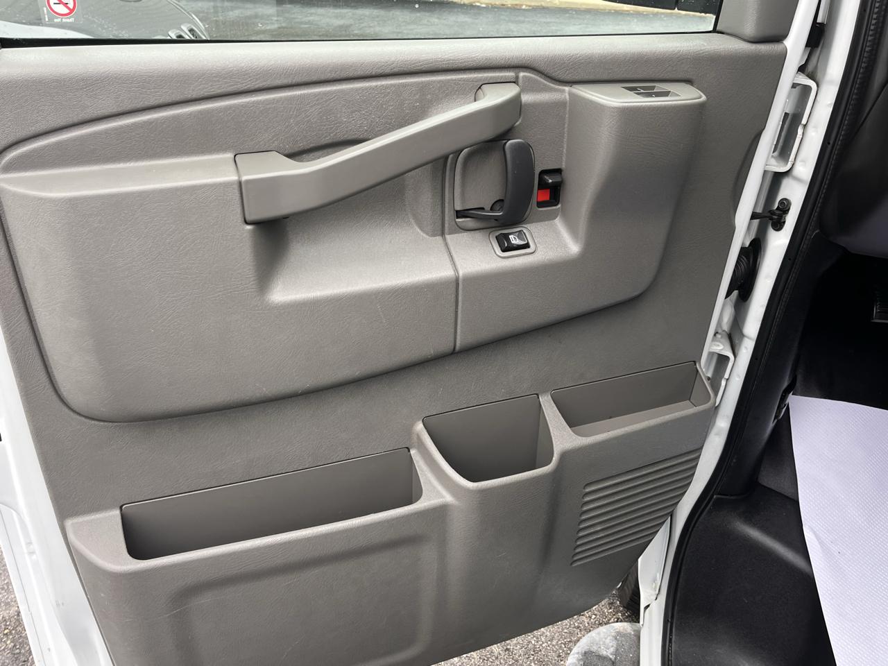 GMC Savana Cargo Van RWD 2500 135" 2018