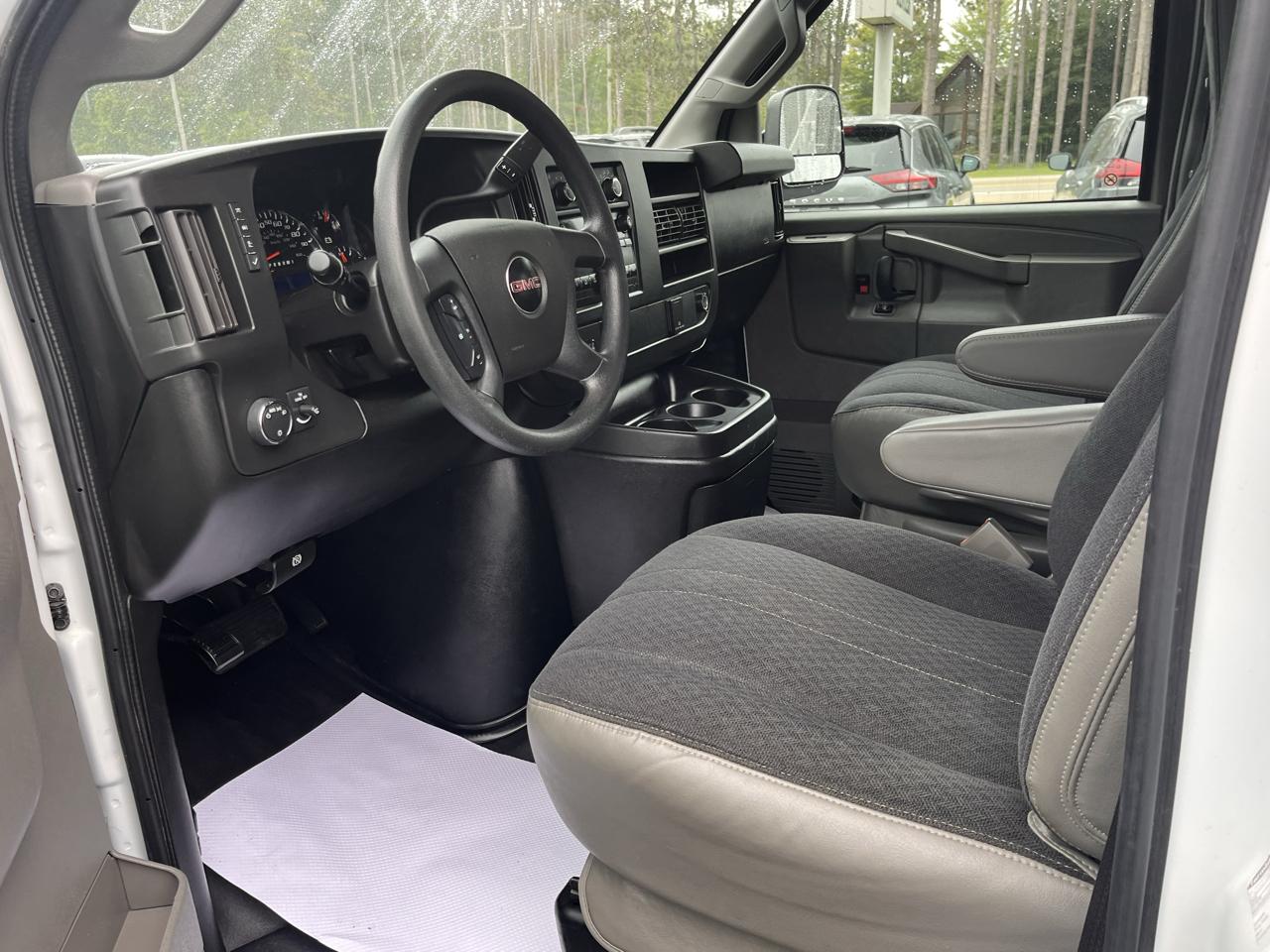 GMC Savana Cargo Van RWD 2500 135" 2018