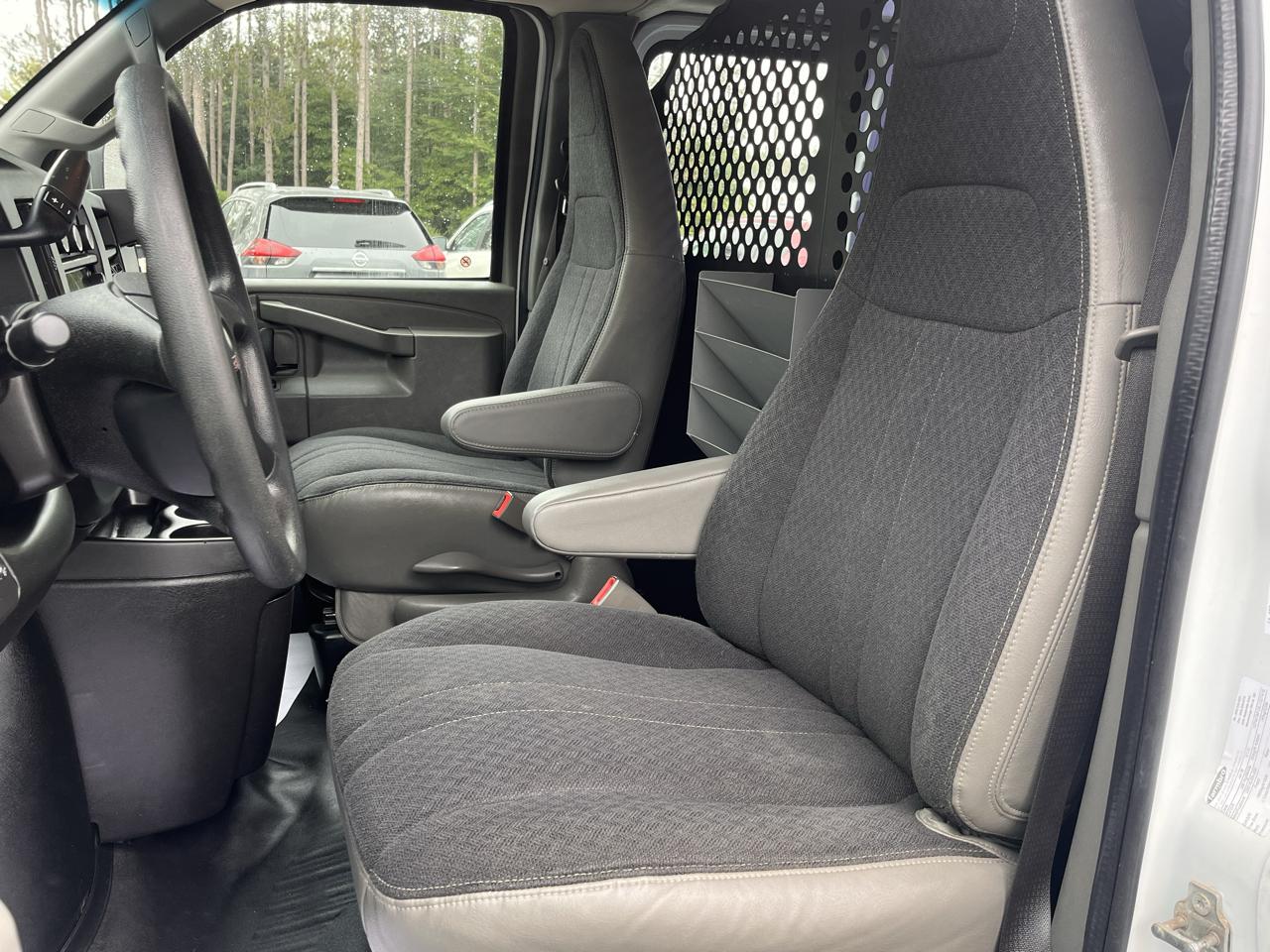 GMC Savana Cargo Van RWD 2500 135" 2018