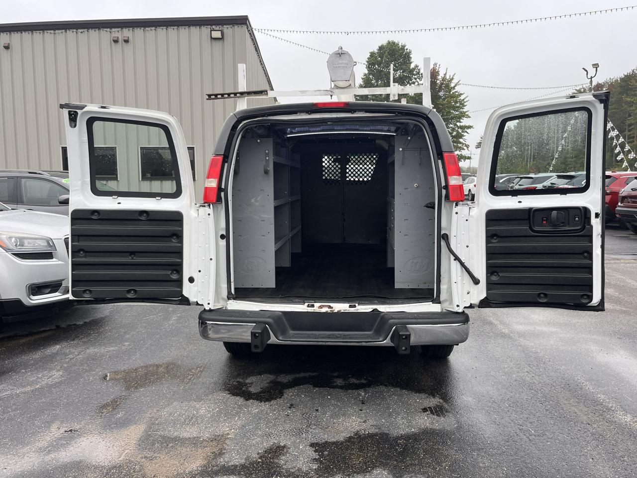 GMC Savana Cargo Van RWD 2500 135" 2018