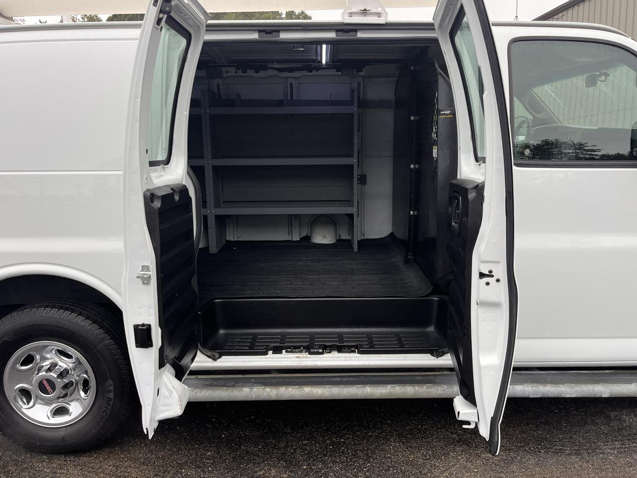 GMC Savana Cargo Van RWD 2500 135" 2018