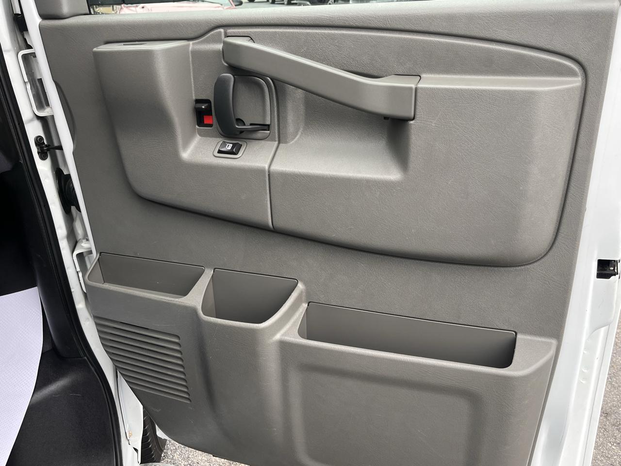 GMC Savana Cargo Van RWD 2500 135" 2018