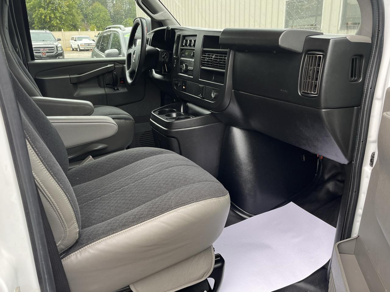 GMC Savana Cargo Van RWD 2500 135" 2018