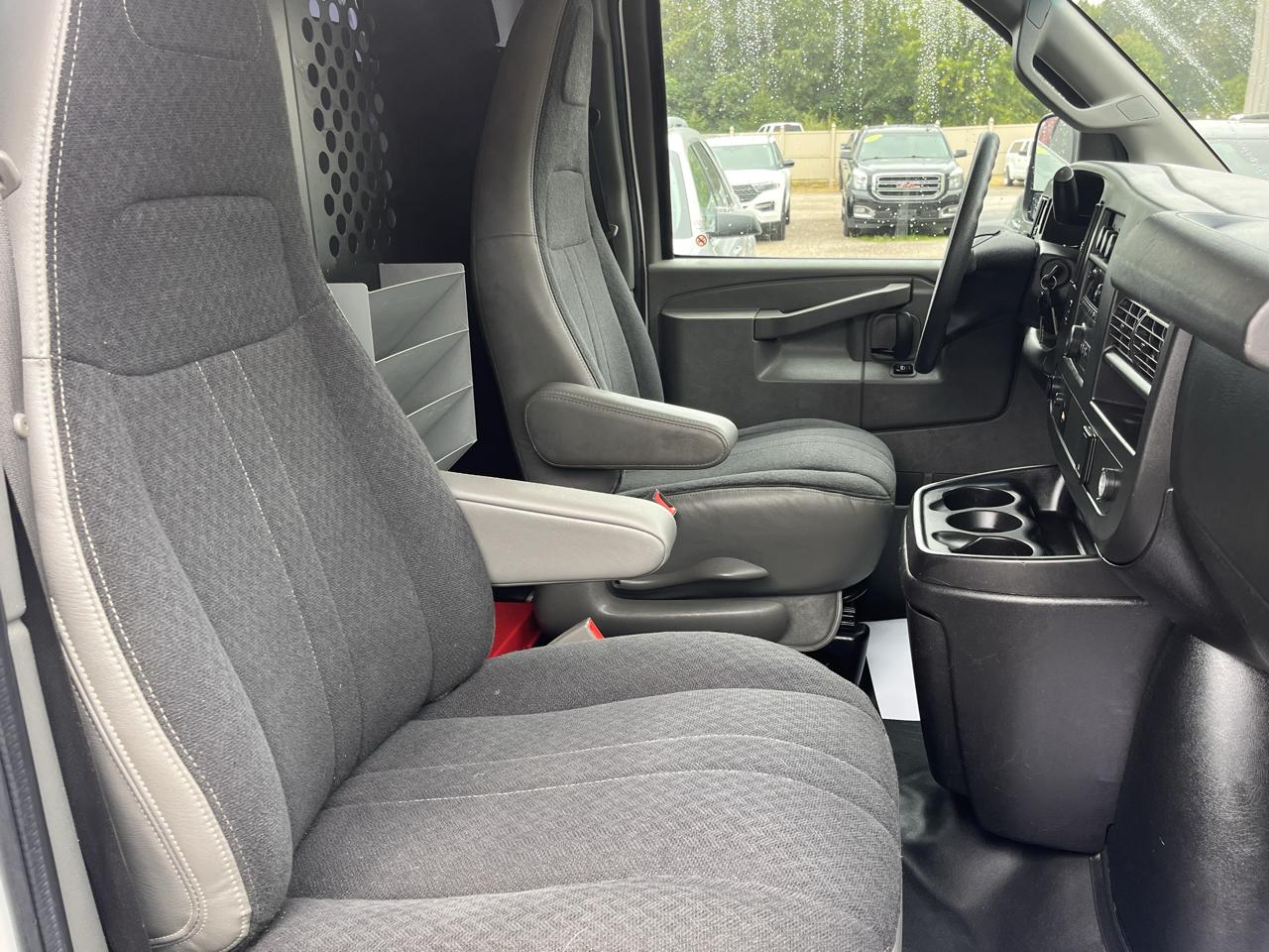 GMC Savana Cargo Van RWD 2500 135" 2018