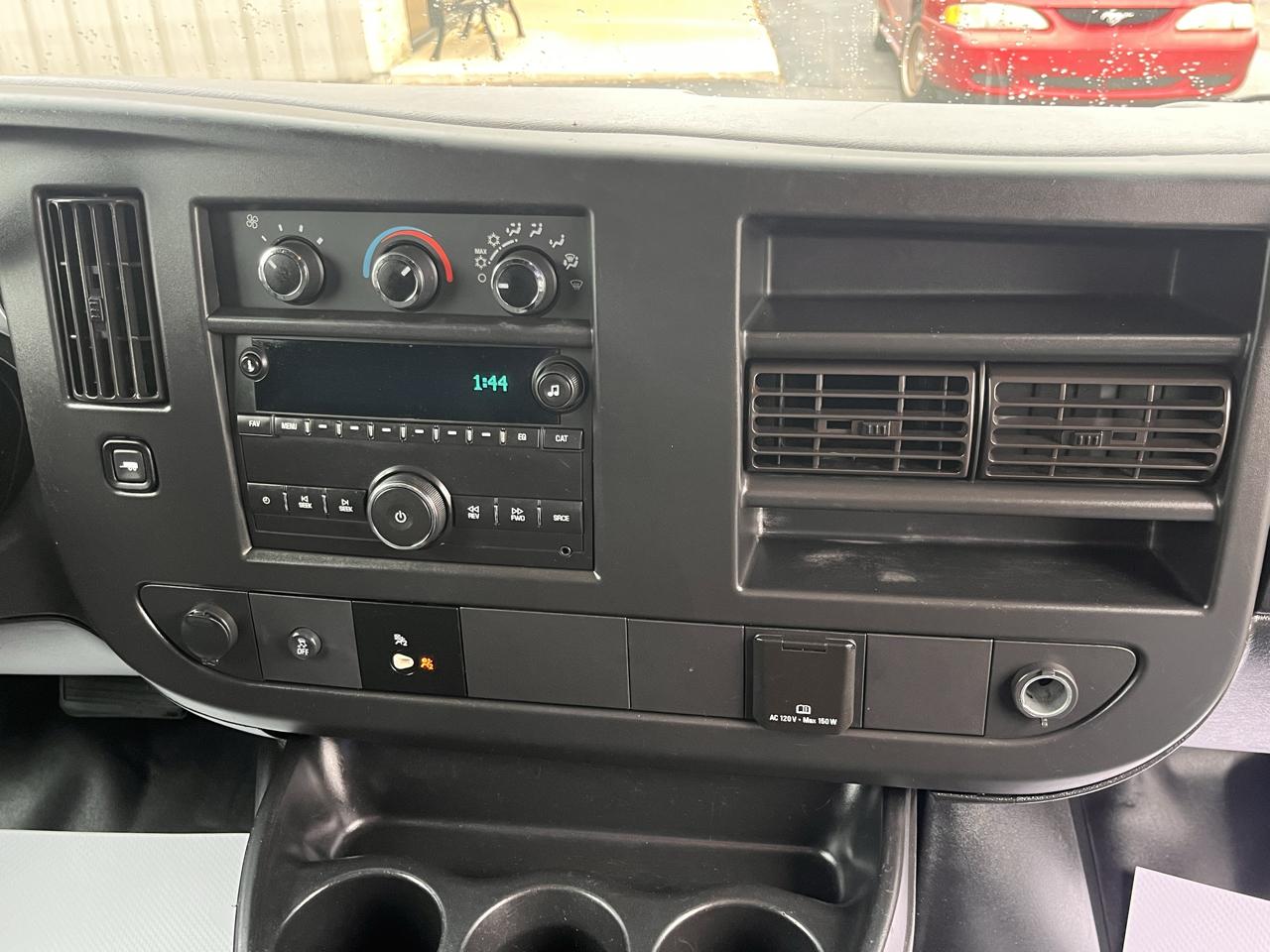 GMC Savana Cargo Van RWD 2500 135" 2018