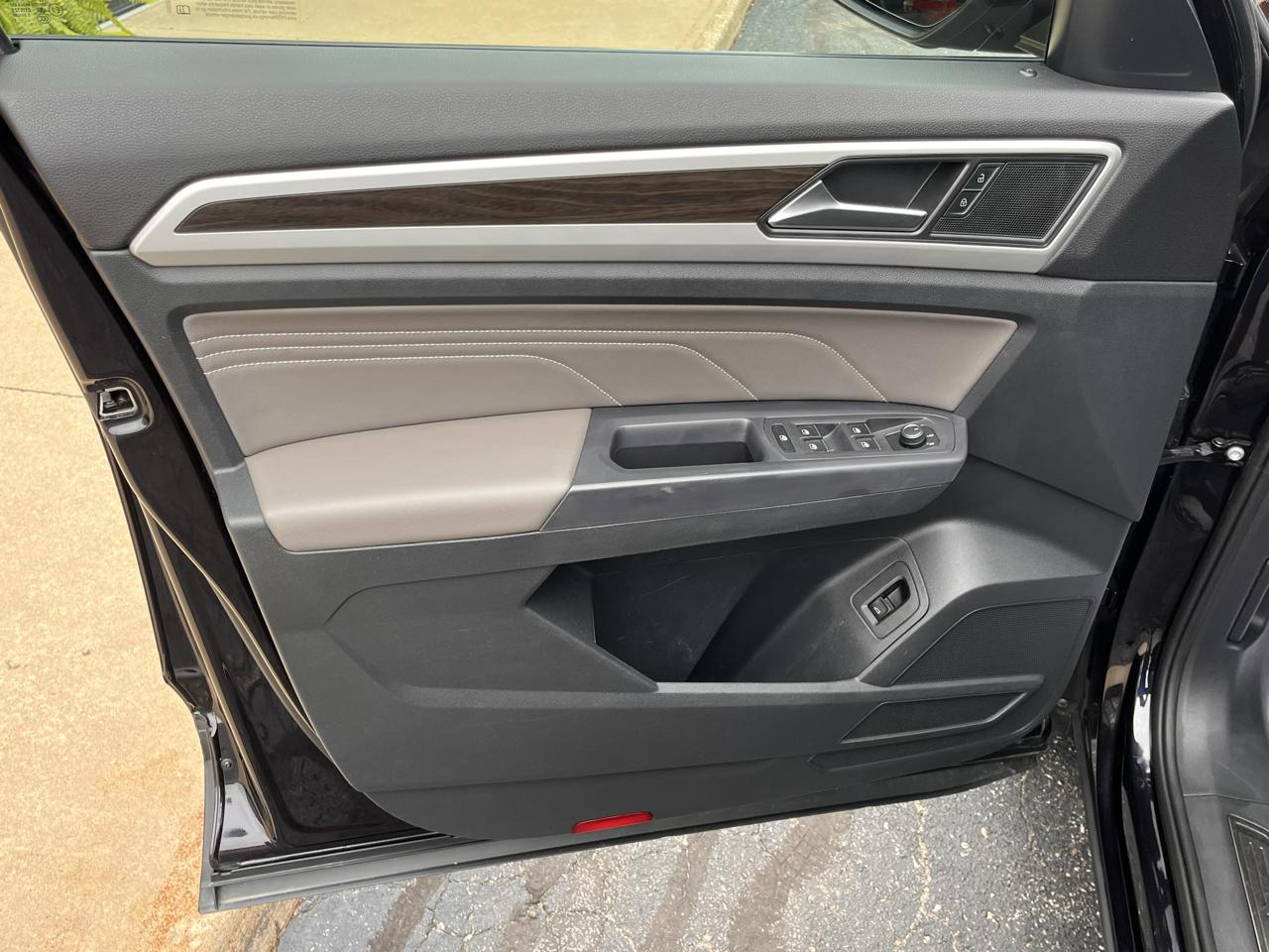 Volkswagen Atlas 2021.5 3.6L V6 SE w/Technology 4MOTION 2021
