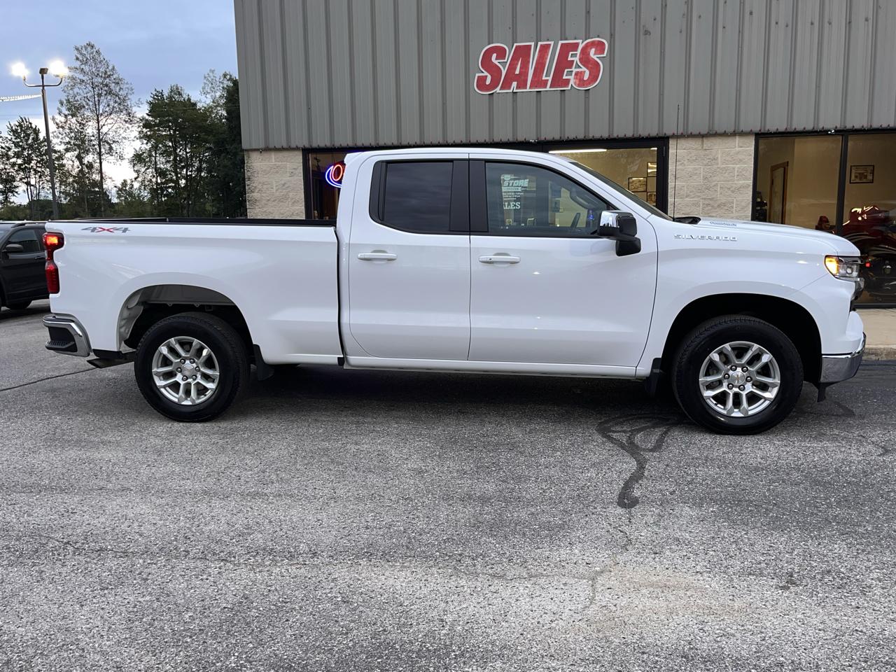 Chevrolet Silverado 1500 4WD Double Cab 147" LT w/2FL 2025