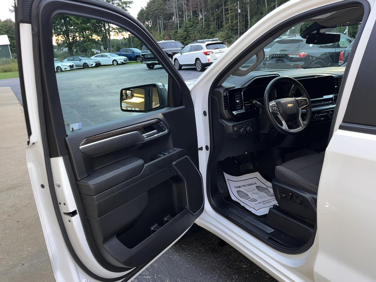 Chevrolet Silverado 1500 4WD Double Cab 147" LT w/2FL 2025