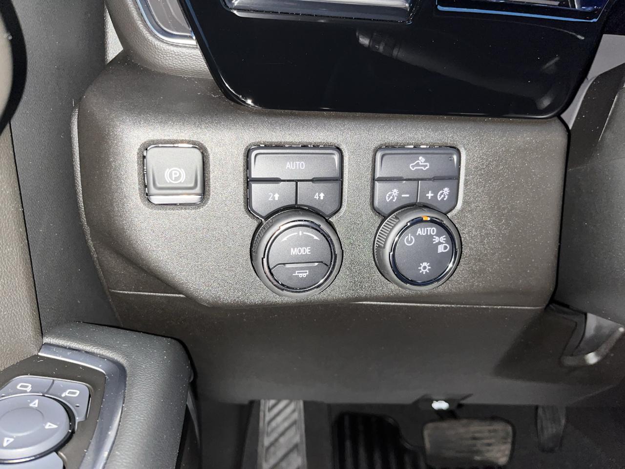 Chevrolet Silverado 1500 4WD Double Cab 147" LT w/2FL 2025