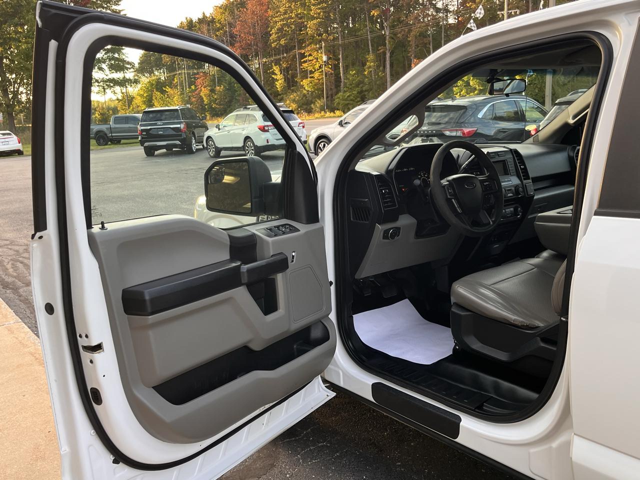 Ford F-150 4WD SuperCrew 145" XL 2015