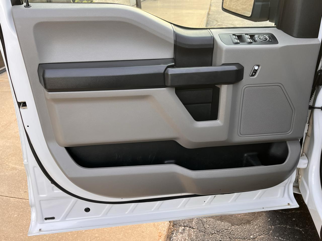 Ford F-150 4WD SuperCrew 145" XL 2015