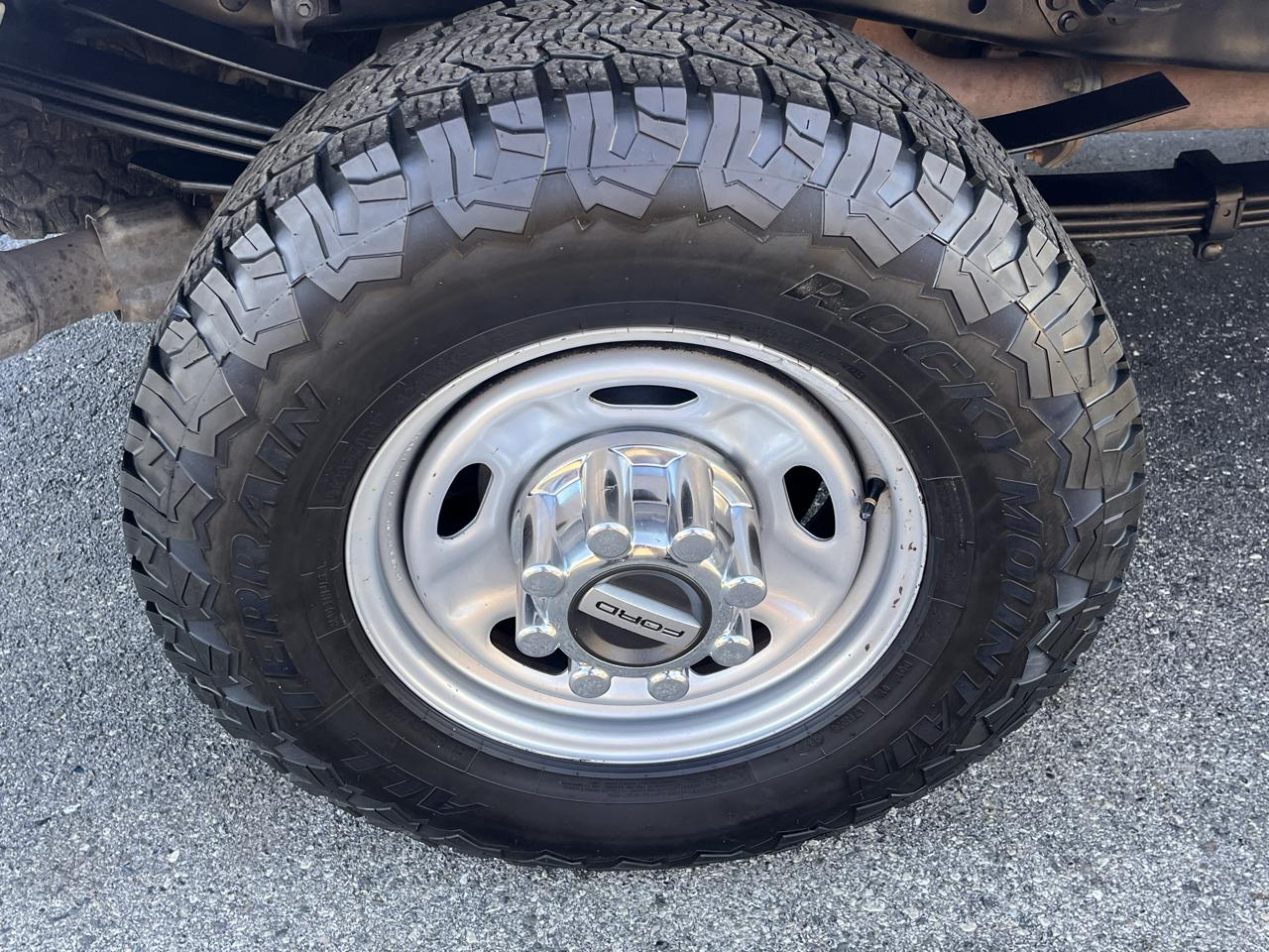 Ford Super Duty F-250 SRW XL 4WD Crew Cab 8' Box 2022