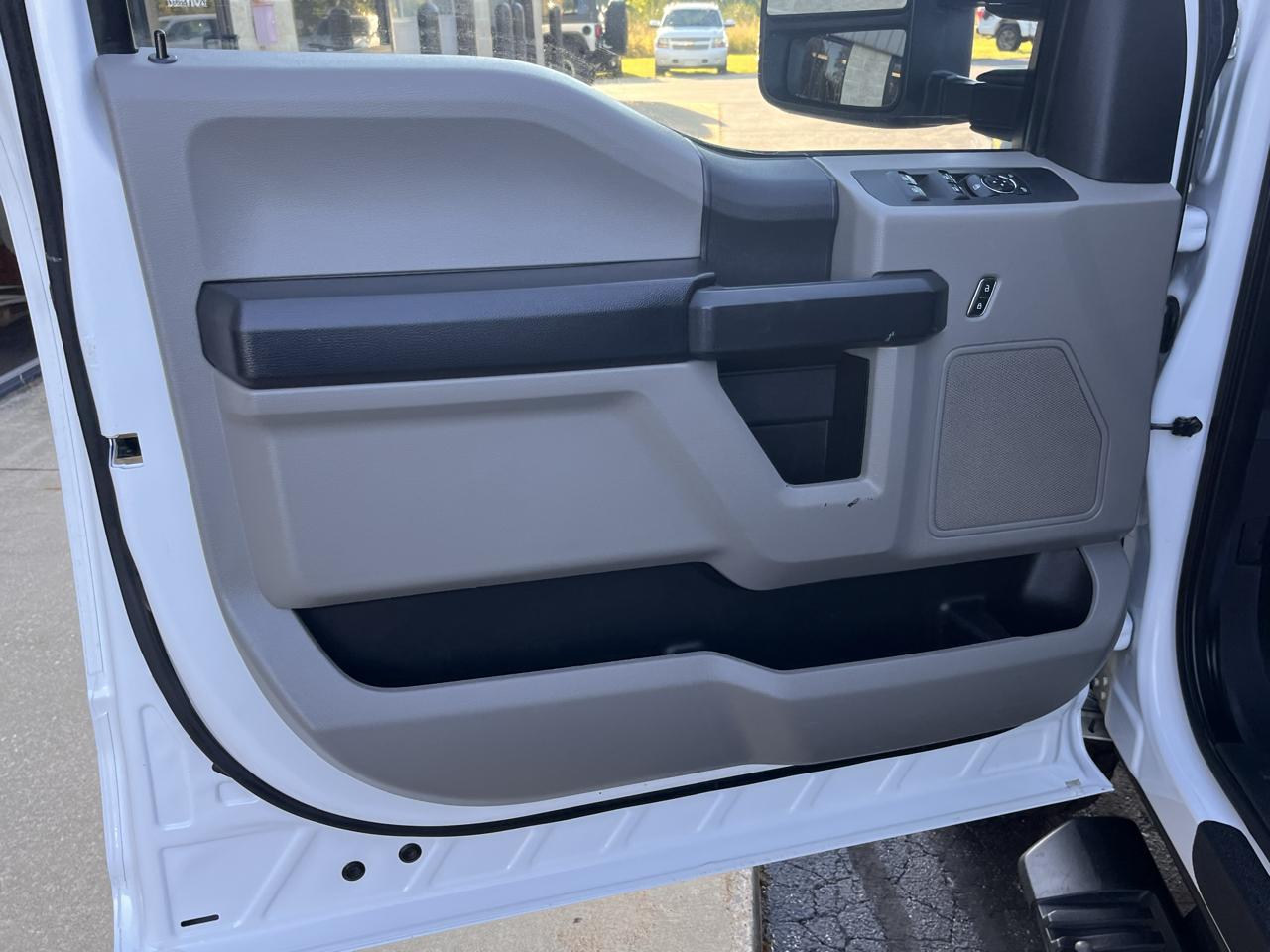 Ford Super Duty F-250 SRW XL 4WD Crew Cab 8' Box 2022