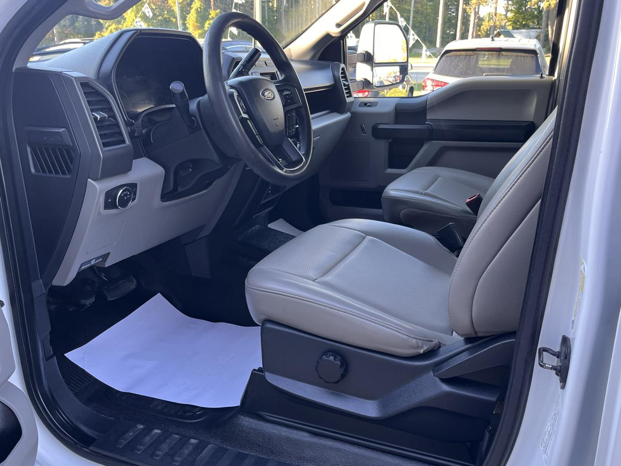 Ford Super Duty F-250 SRW XL 4WD Crew Cab 8' Box 2022