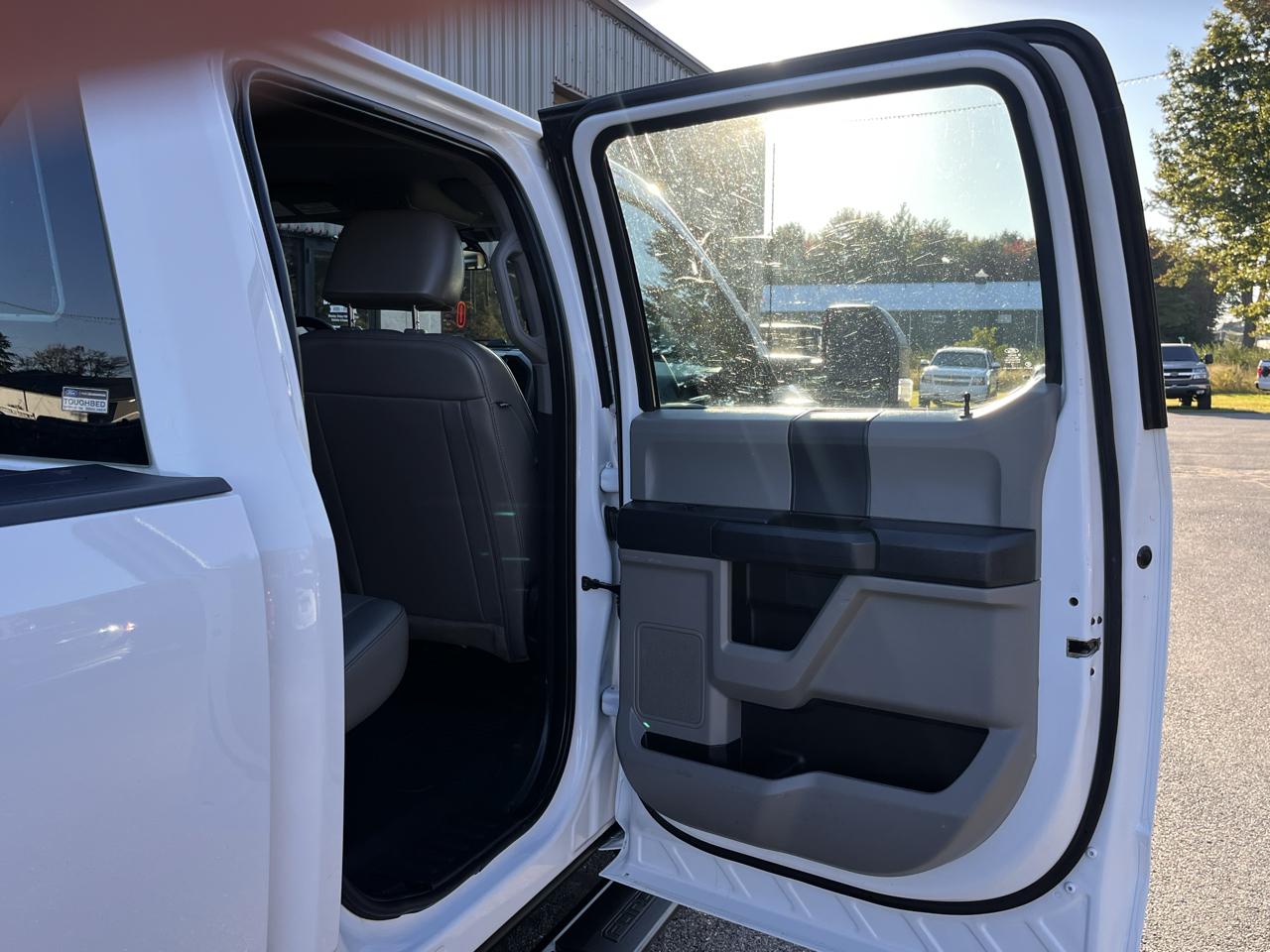 Ford Super Duty F-250 SRW XL 4WD Crew Cab 8' Box 2022