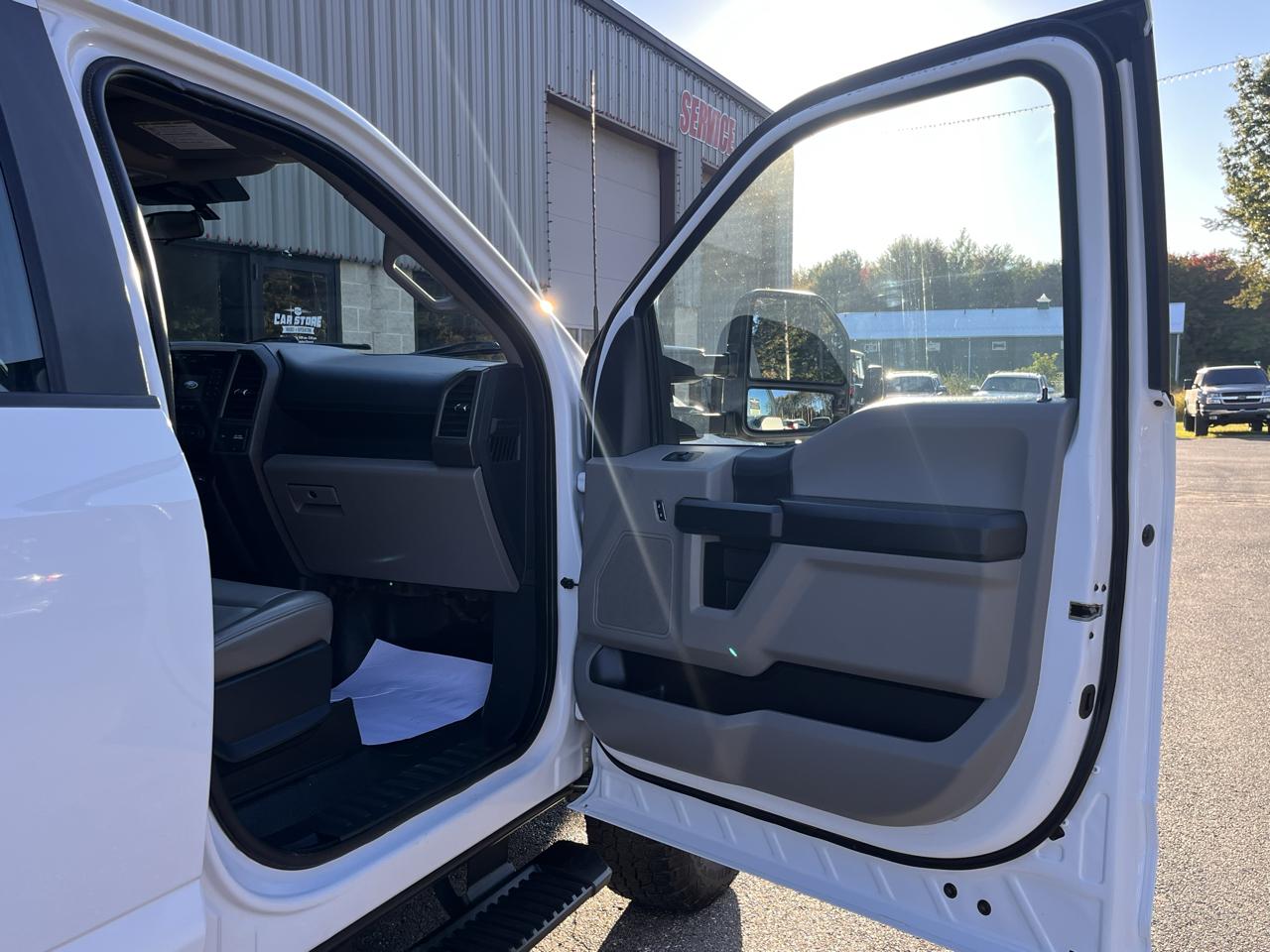 Ford Super Duty F-250 SRW XL 4WD Crew Cab 8' Box 2022