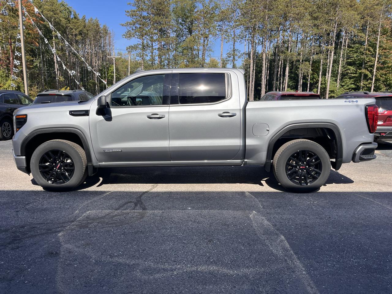 GMC Sierra 1500 4WD Crew Cab 147" Elevation w/3VL 2024