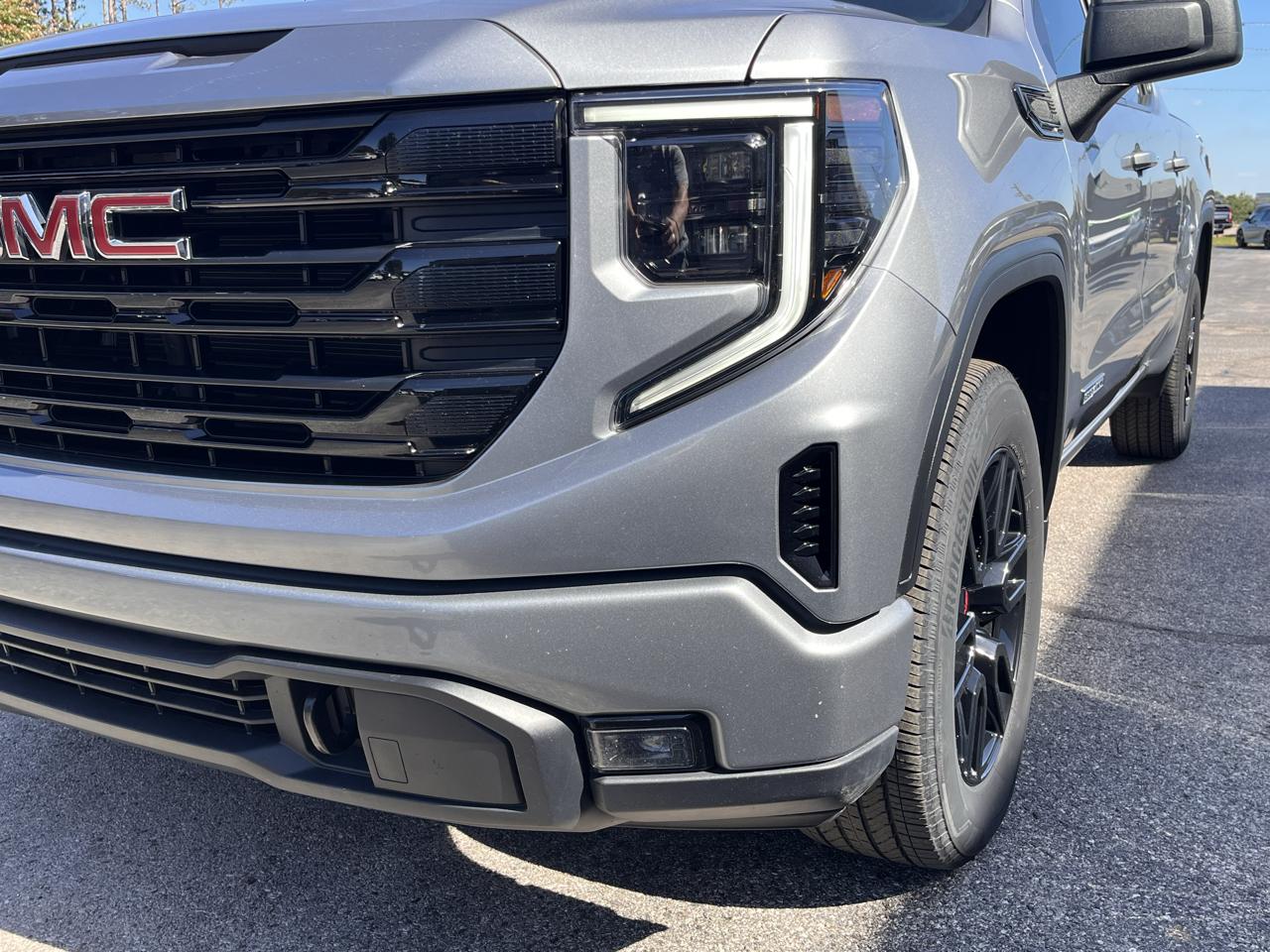 GMC Sierra 1500 4WD Crew Cab 147" Elevation w/3VL 2024