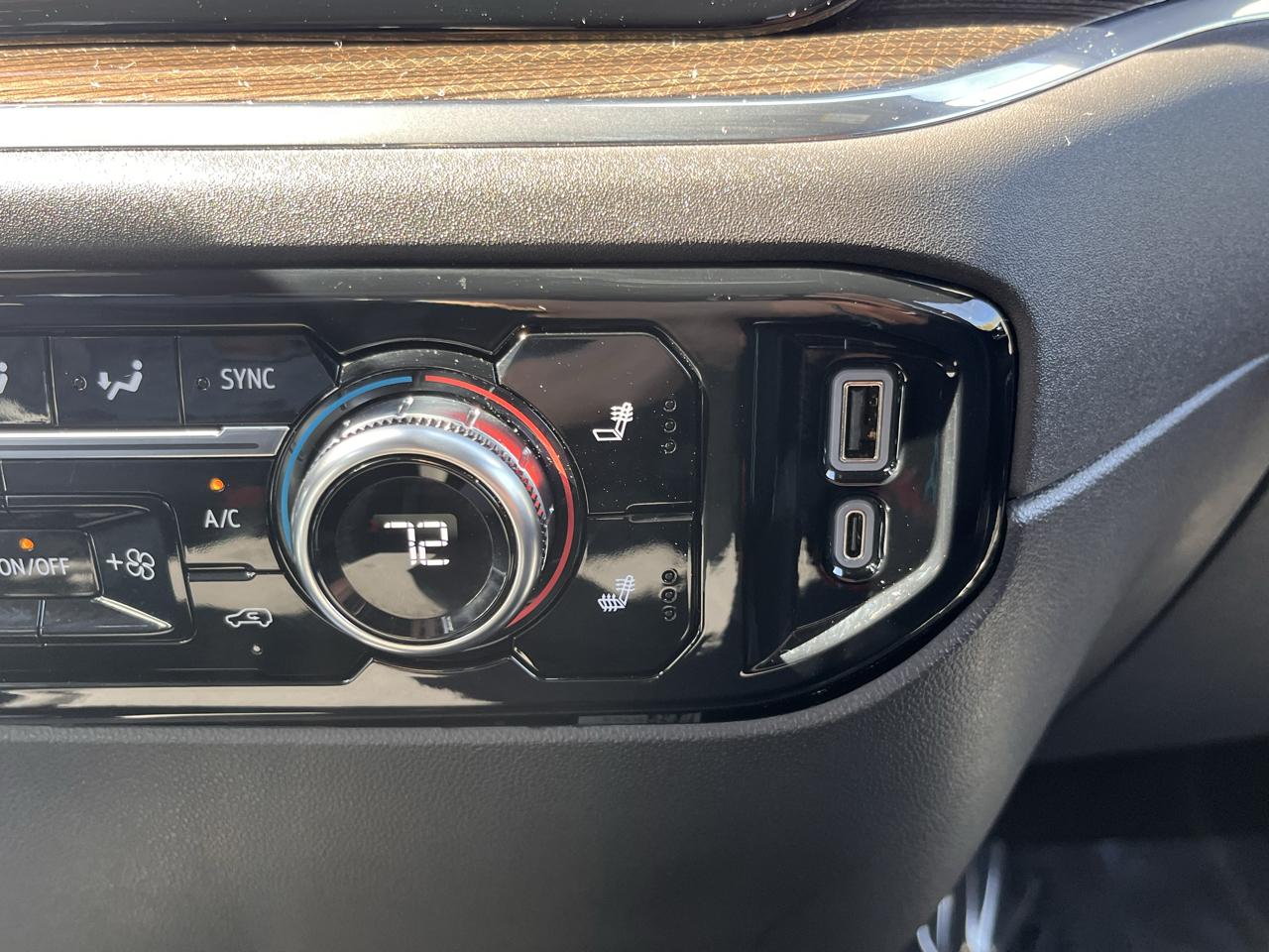 GMC Sierra 1500 4WD Crew Cab 147" Elevation w/3VL 2024
