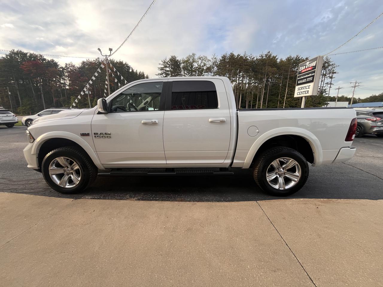 RAM 1500 4WD Crew Cab 140.5" Sport 2017