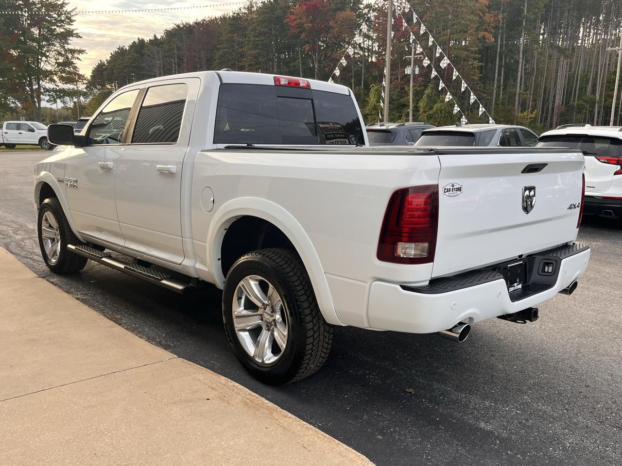 RAM 1500 4WD Crew Cab 140.5" Sport 2017