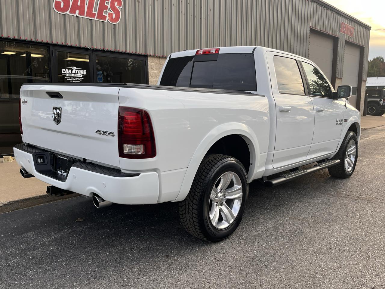 RAM 1500 4WD Crew Cab 140.5" Sport 2017