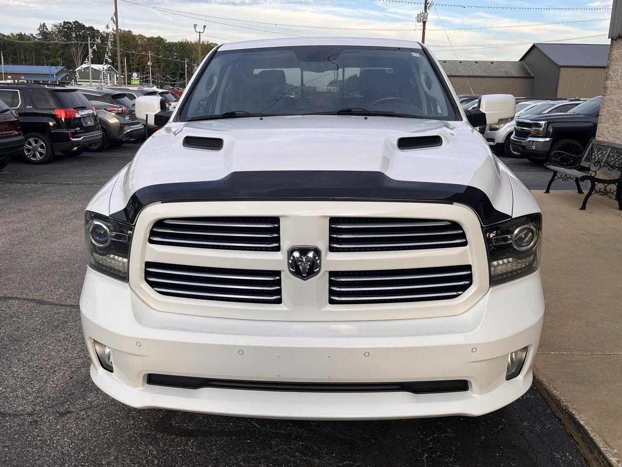 RAM 1500 4WD Crew Cab 140.5" Sport 2017