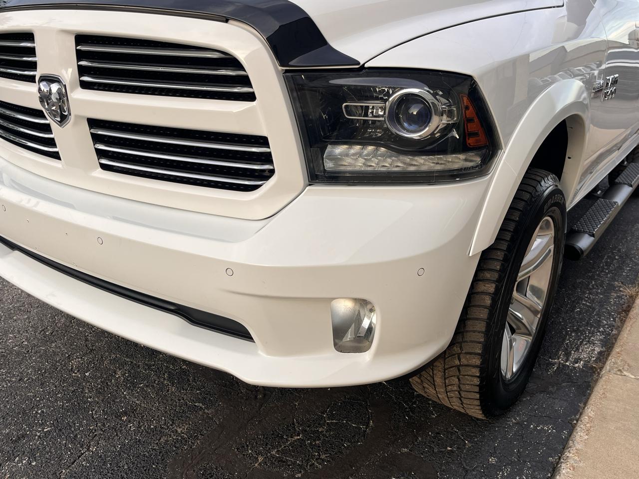 RAM 1500 4WD Crew Cab 140.5" Sport 2017