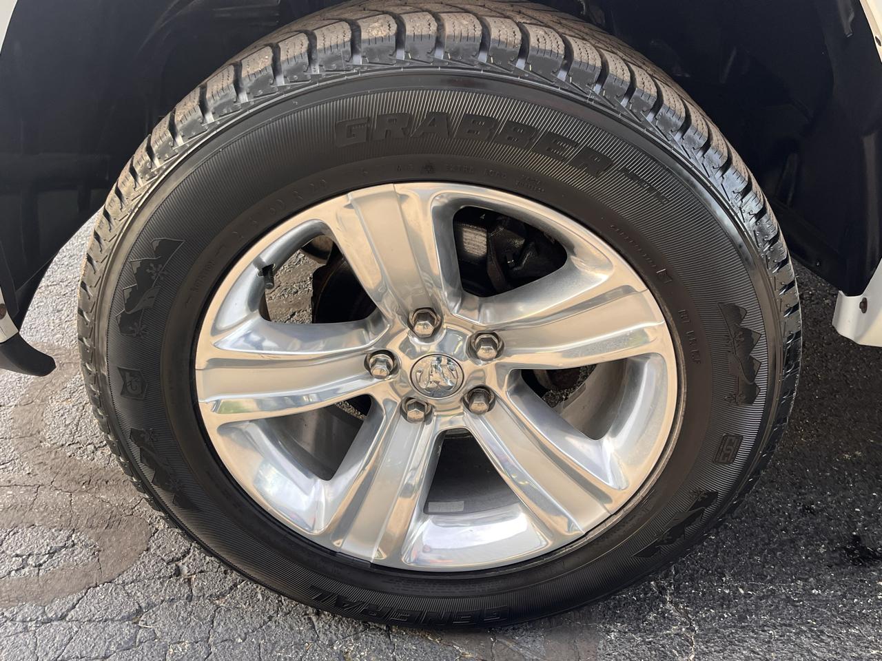 RAM 1500 4WD Crew Cab 140.5" Sport 2017