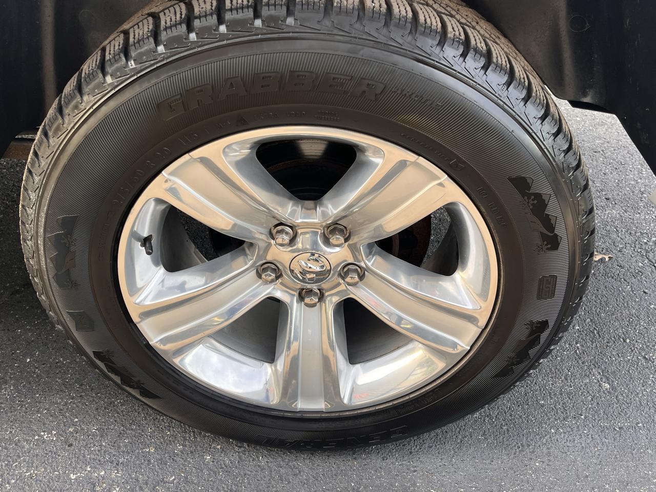 RAM 1500 4WD Crew Cab 140.5" Sport 2017