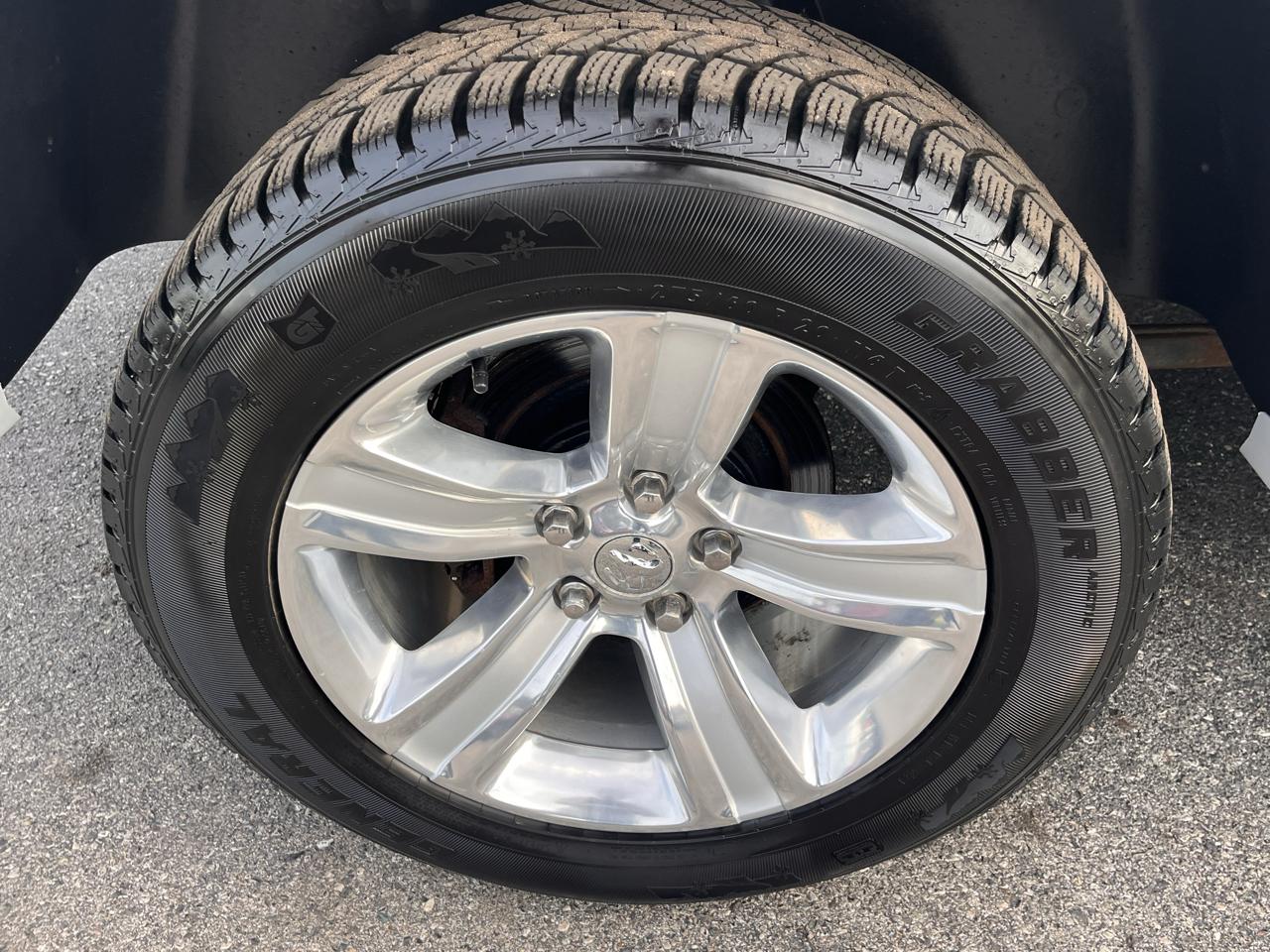 RAM 1500 4WD Crew Cab 140.5" Sport 2017