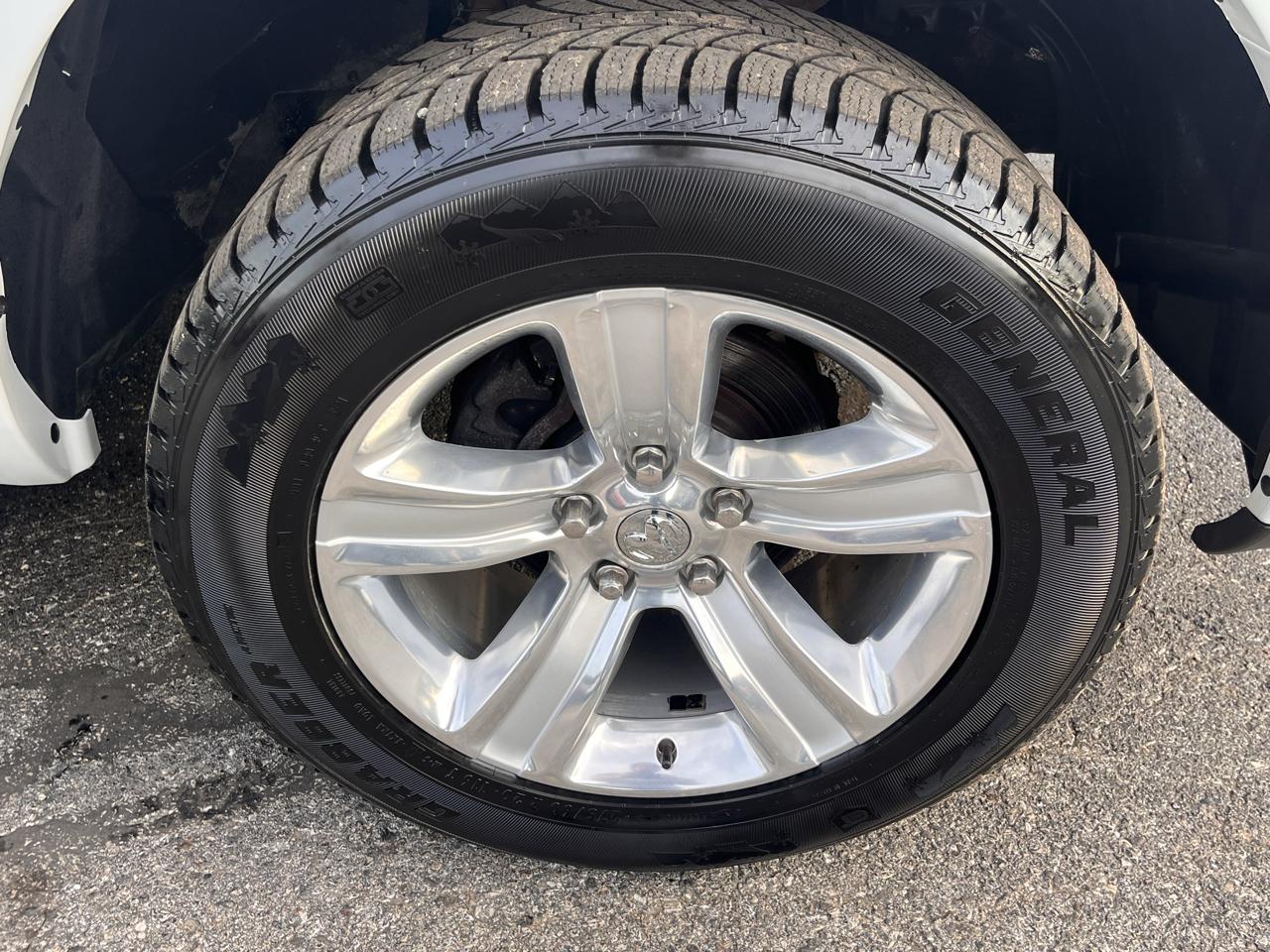 RAM 1500 4WD Crew Cab 140.5" Sport 2017