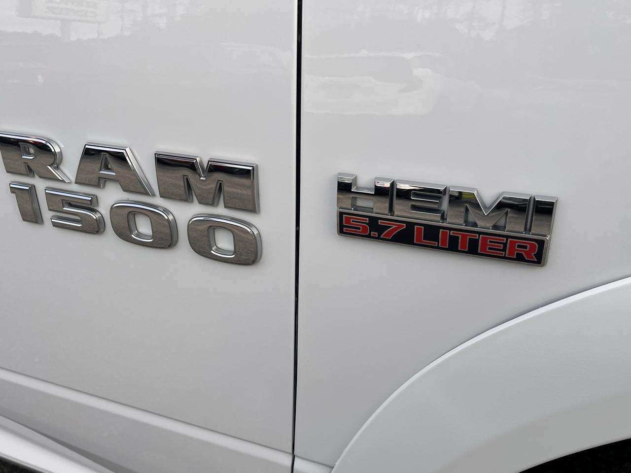 RAM 1500 4WD Crew Cab 140.5" Sport 2017