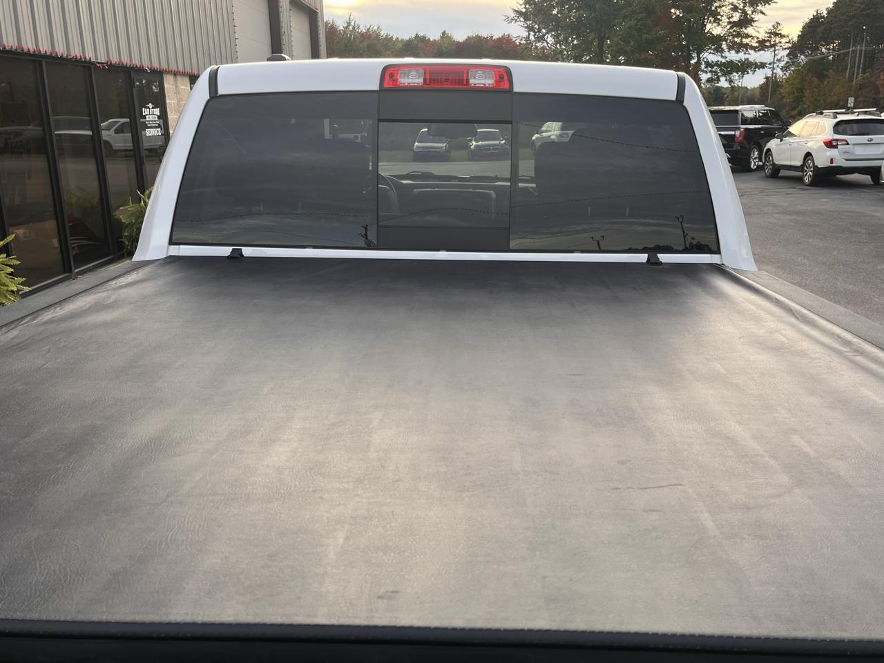 RAM 1500 4WD Crew Cab 140.5" Sport 2017