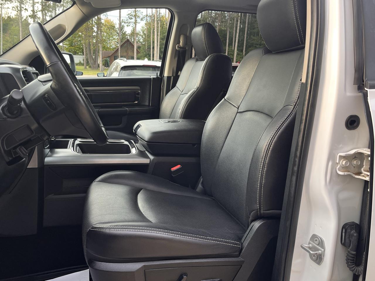 RAM 1500 4WD Crew Cab 140.5" Sport 2017