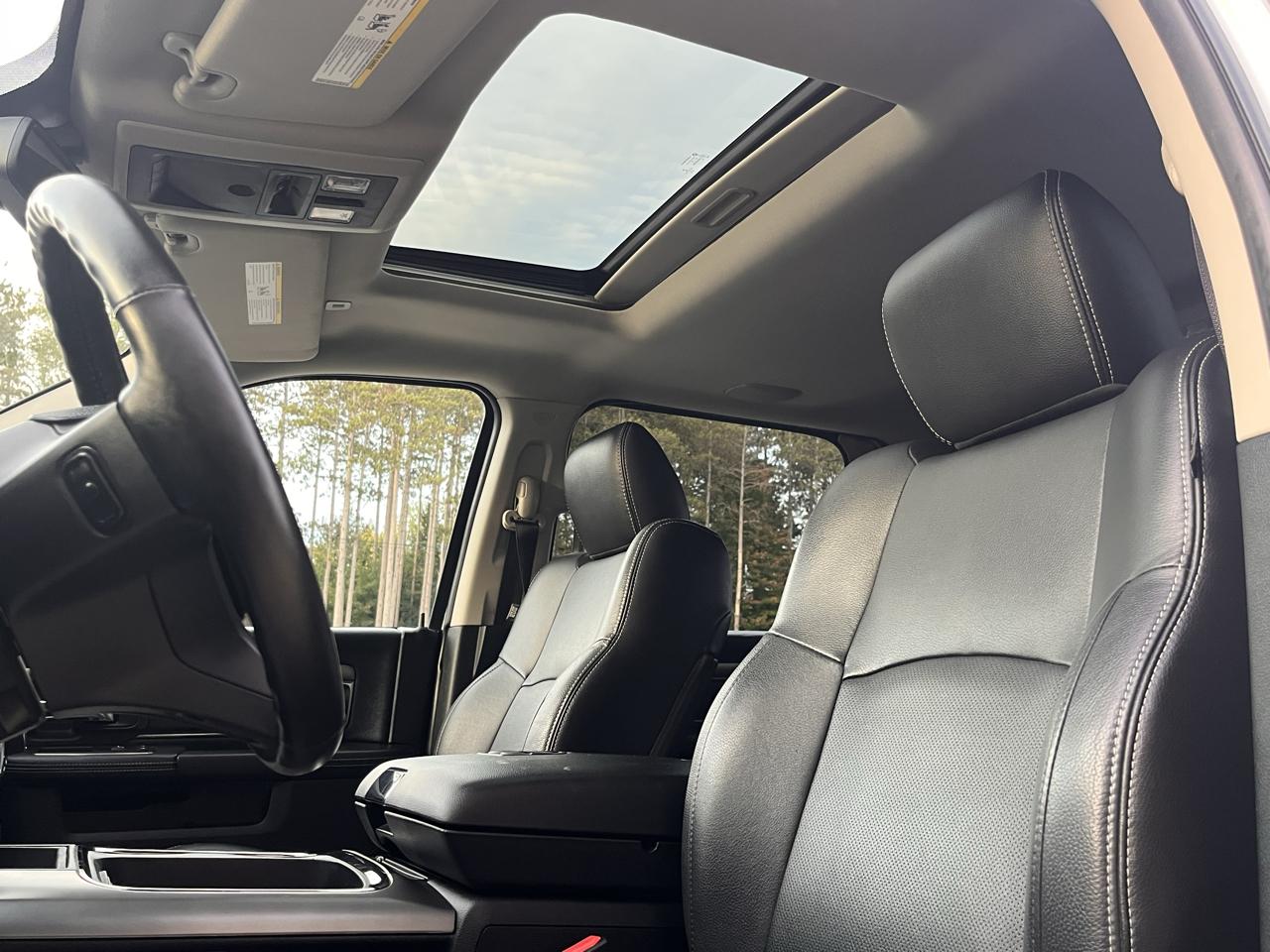 RAM 1500 4WD Crew Cab 140.5" Sport 2017