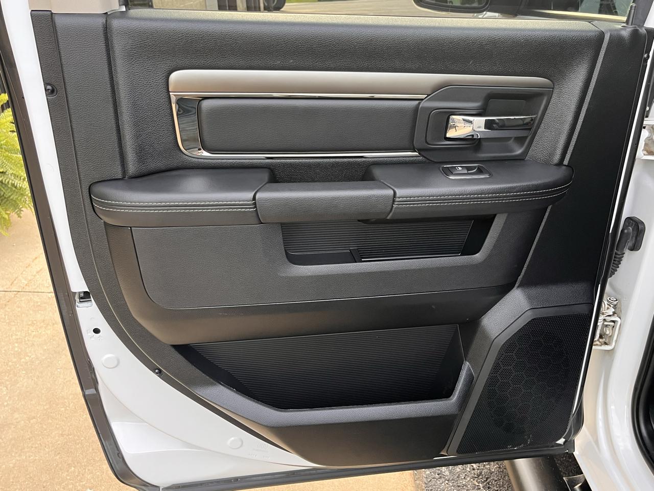 RAM 1500 4WD Crew Cab 140.5" Sport 2017