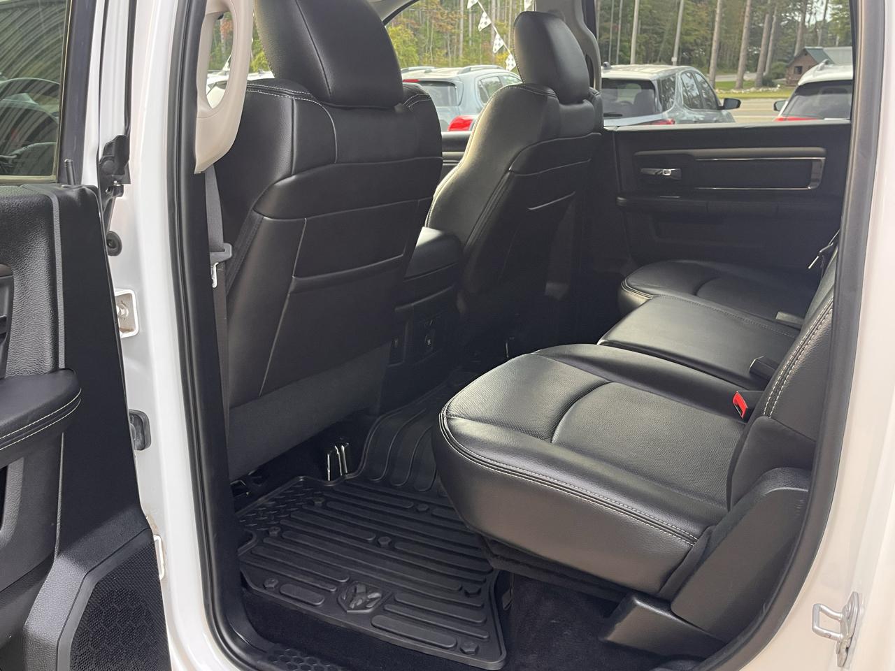 RAM 1500 4WD Crew Cab 140.5" Sport 2017