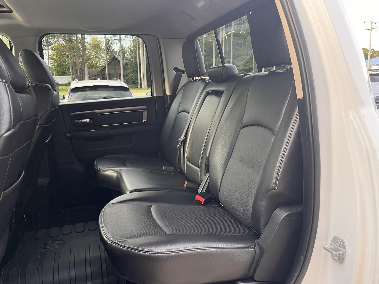 RAM 1500 4WD Crew Cab 140.5" Sport 2017