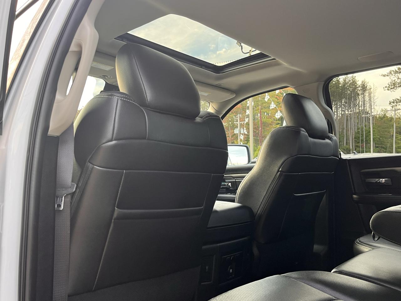 RAM 1500 4WD Crew Cab 140.5" Sport 2017