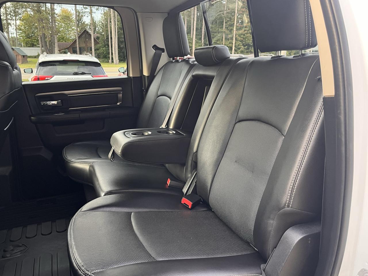 RAM 1500 4WD Crew Cab 140.5" Sport 2017