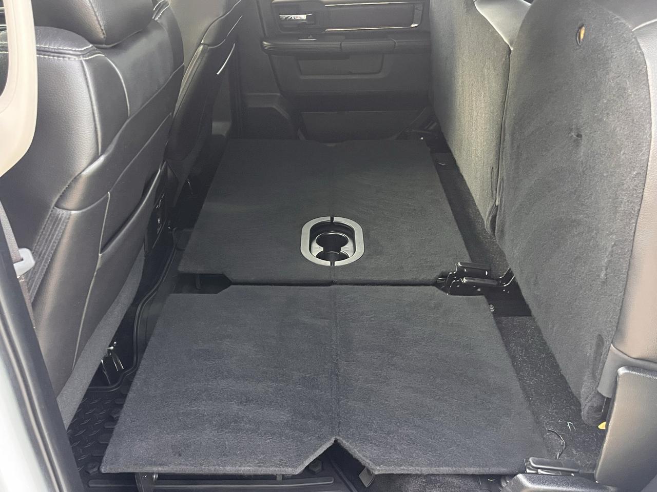 RAM 1500 4WD Crew Cab 140.5" Sport 2017