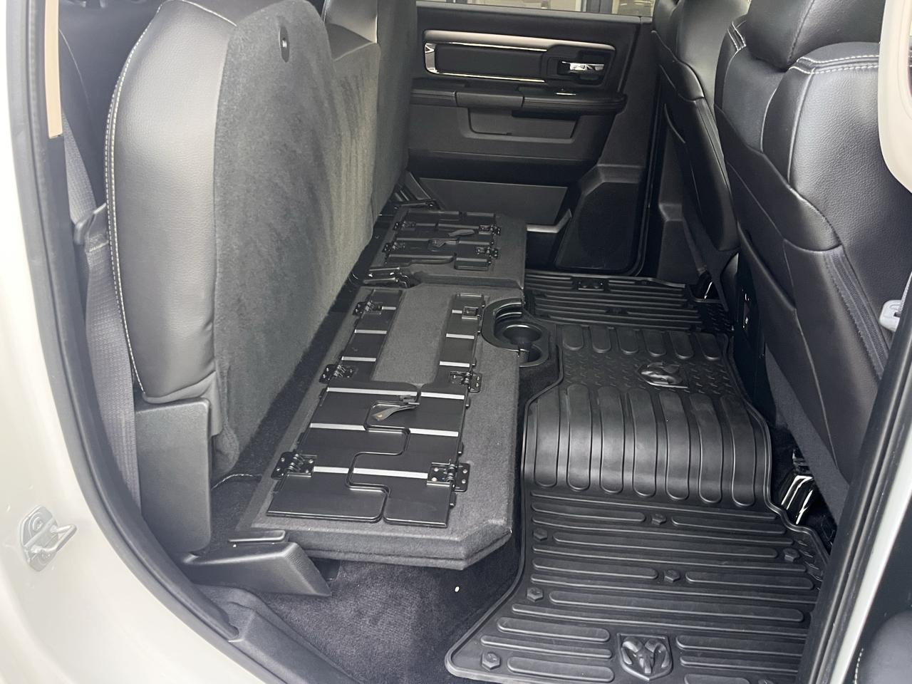 RAM 1500 4WD Crew Cab 140.5" Sport 2017
