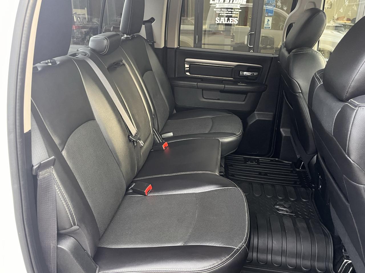 RAM 1500 4WD Crew Cab 140.5" Sport 2017