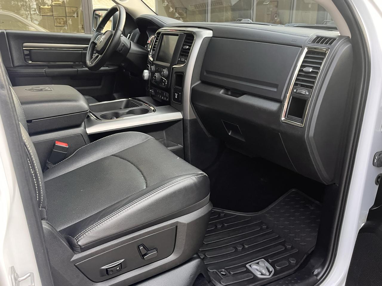 RAM 1500 4WD Crew Cab 140.5" Sport 2017
