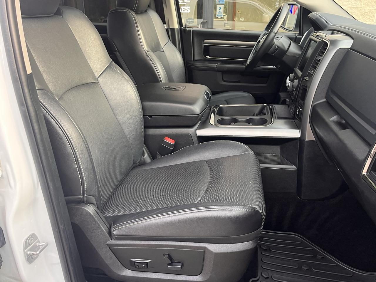 RAM 1500 4WD Crew Cab 140.5" Sport 2017